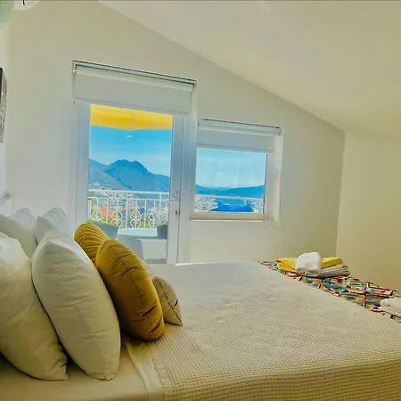 Luxury 3 Bedroom In With Sea Views *